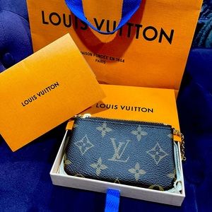 Authentic original LV monogram Brown. Comes with dust cover and box.